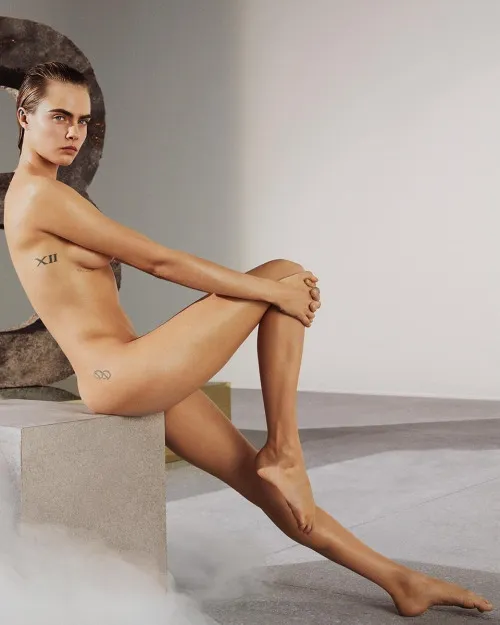 Thumbnail Cara Delevingne: CelebrityButts' Iconic Figure Revealed