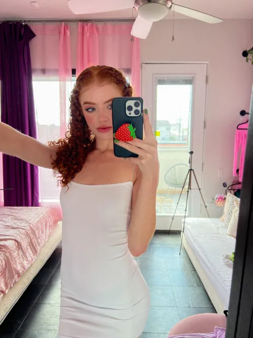 Thumbnail lilgingerzoe Radiates Cuteness in 'Feeling Extra Cute Today' - Tight Dresses