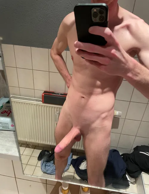 Thumbnail Germanguygoescrazy's Bold Mirror Selfie - Bigger Than Expectations