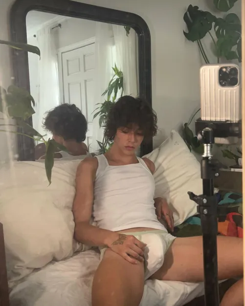 Thumbnail Karma Boosting Journey: Discover Peanutbutterfalconn_'s Path in twinks