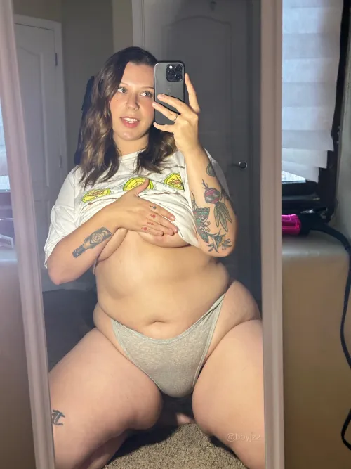 Thumbnail Celebrating Curves: bbyjzz Embraces Body Positivity in thickwhitegirls