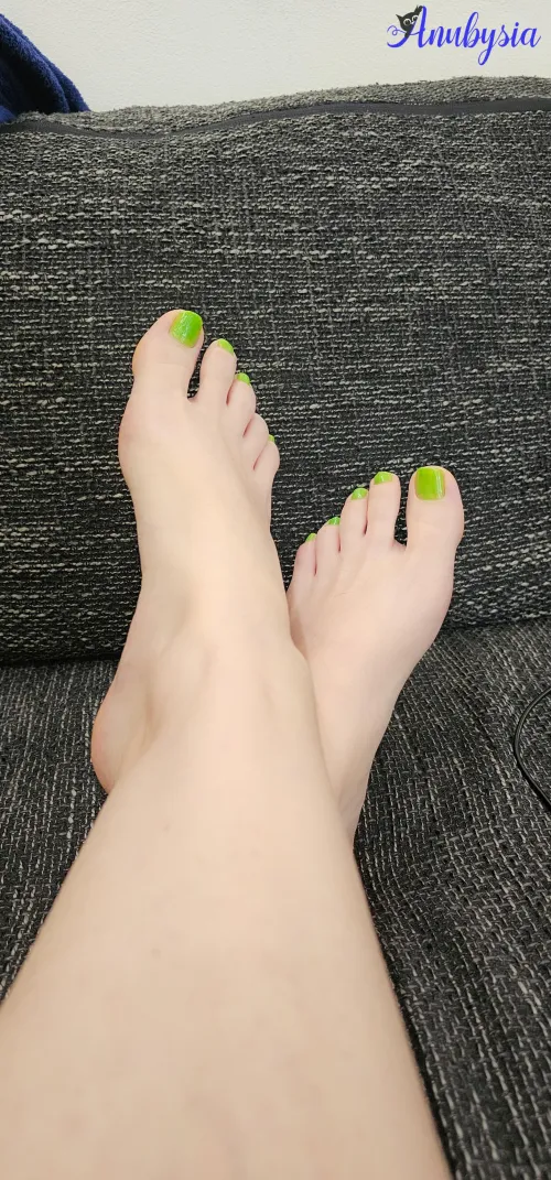 Thumbnail Fan of Green Nail Color: Exclusive Content on OnlyFansPromotions