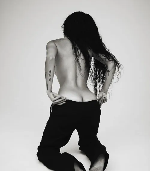 Thumbnail Zoe Kravitz's Captivating Celebrity Butt Moments | Need_for_woman