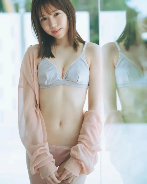 Thumbnail Hirona Unj: Exploring Gravure Beauty and Style