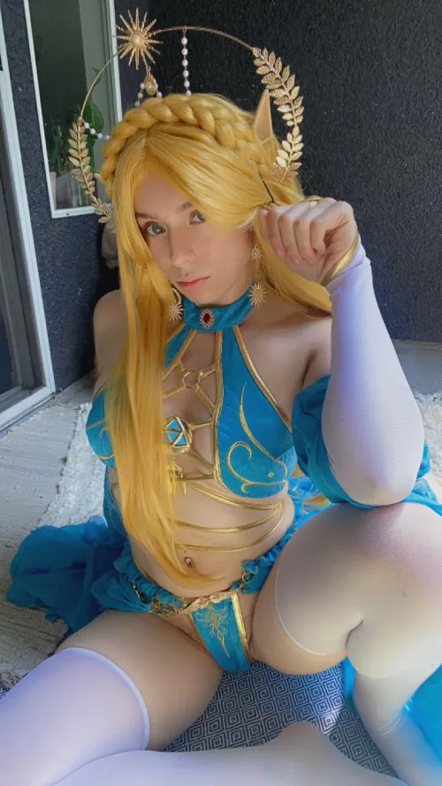 Thumbnail KatEncases Portrays Princess Zelda in Stunning Cosplay