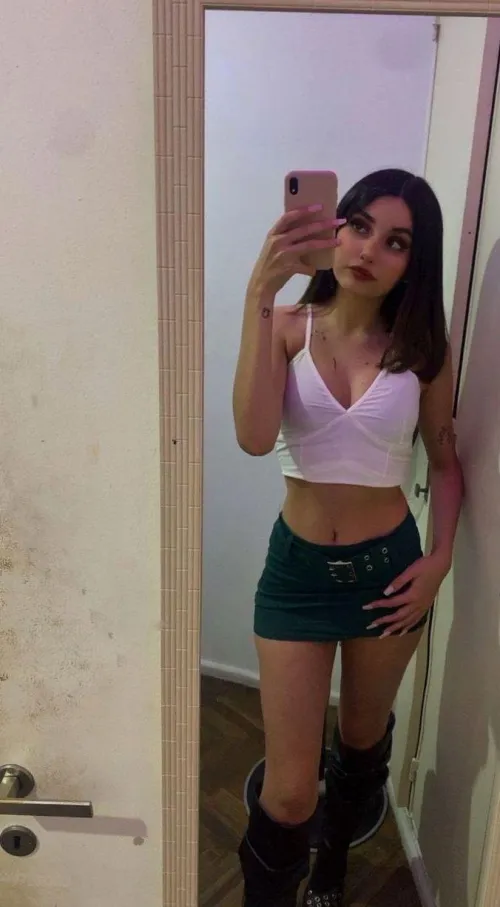 Thumbnail bailey8588 Shows Off Her New Top in Croptopgirls' World