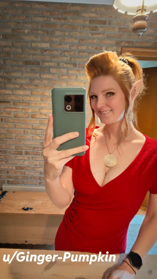 Thumbnail Magical Greetings from an Elf with Ginger-Pumpkin in the MirrorSelfie Category