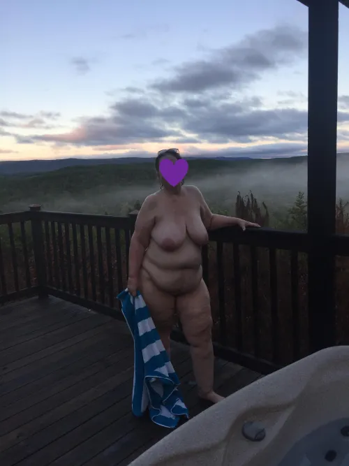 Thumbnail slowhand_01 gets Nude on the Deck in BBWnudists Category