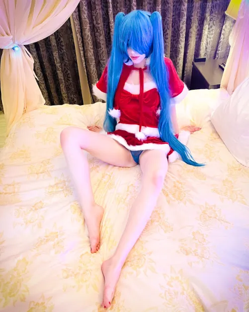 Thumbnail Fox Miku Transformation: Enchanting Cosplay by Plumpah Peachn by PlumpahPeach | cosplaygirls