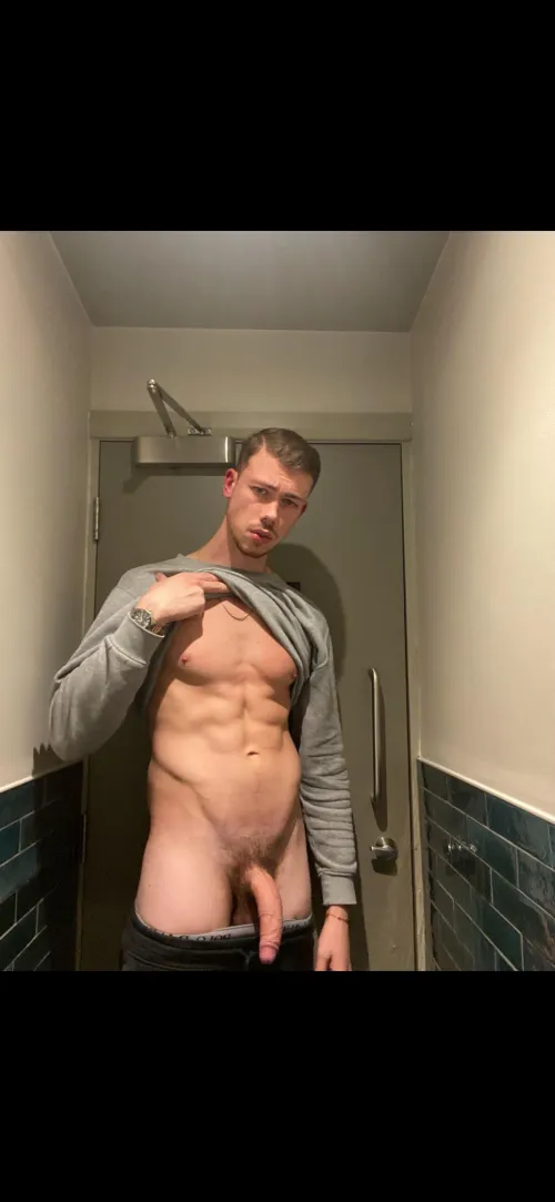 Thumbnail K_Godley's First Post on Reddit | GaybrosGoneWild