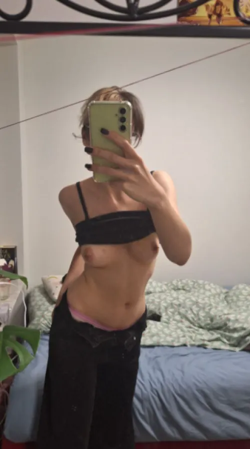 Thumbnail Thirneor's Morning Selfie Routine in Nude_Selfie Category