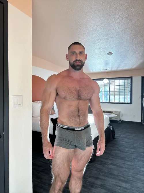 Thumbnail Join onlygainzsteve for an Exciting Hotel Room Experience