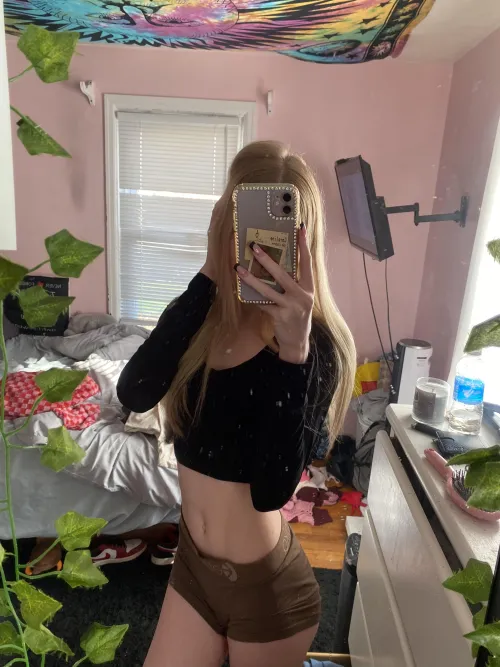 Thumbnail LegalTeens: Explore Chrissysellscontent's Favorite Outfit Today