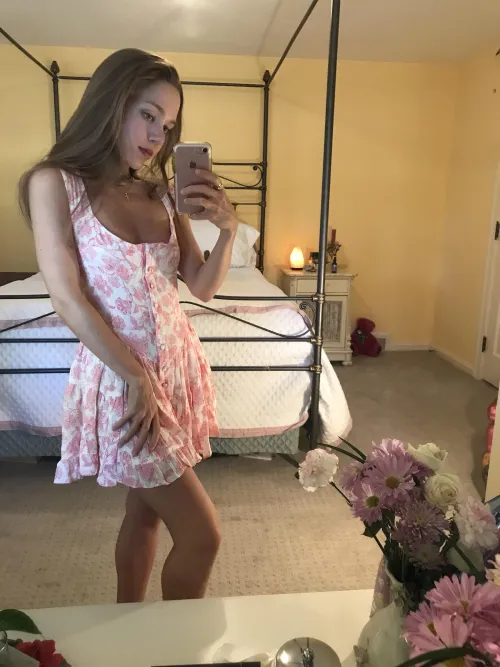 Thumbnail Dress to Impress: lilydenuit's Perfect Mirror Selfie Day