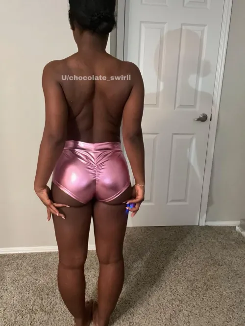 Thumbnail ShinyPorn: Shimmering in Shiny Pants by chocolate_swirll