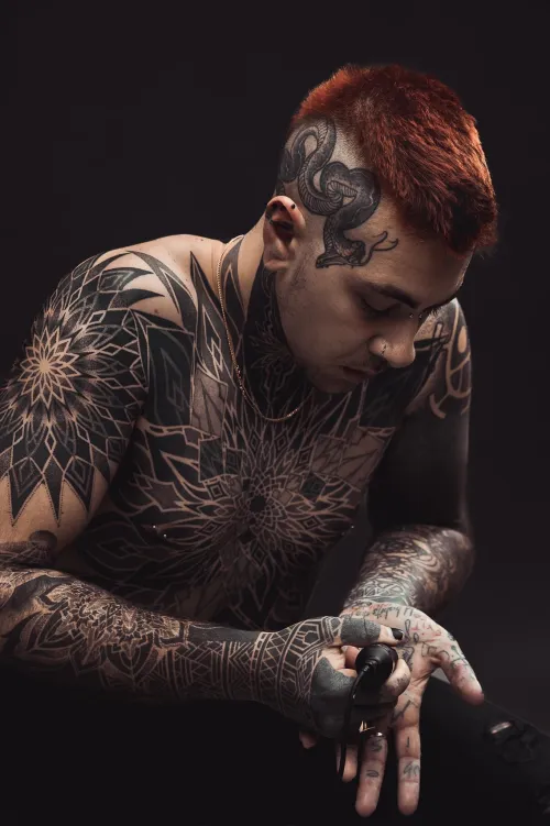 Thumbnail emanscorfna Sets Things Ablaze: On Fire with hotguyswithtattoos