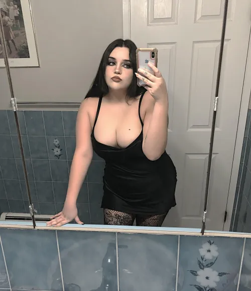 Thumbnail Evaluate Chubby Goth Girl's Appeal - chubby by Individual_Air_7064