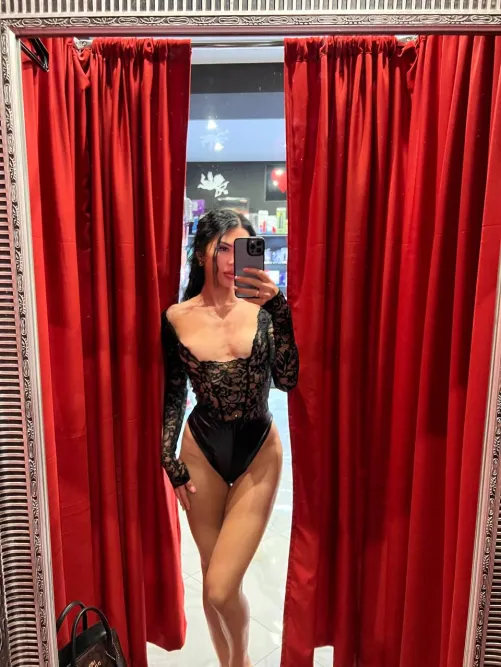 Thumbnail novabrunette's Irresistible Outfit in a MirrorSelfie