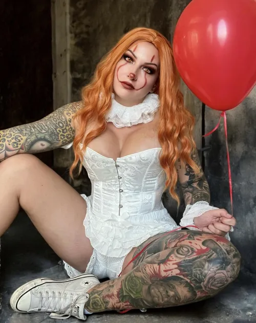 Thumbnail Get Spooky: KinkyCurvyKatie's Exciting Cosplay Adventure