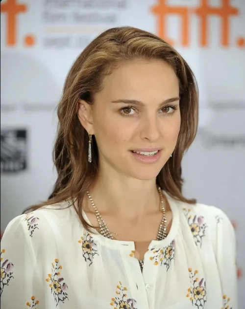 Thumbnail Natalie Portman: Explore the Beauty of res-facer's PrettyGirls Creation