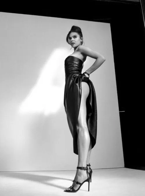 Thumbnail Exploring Hailee Steinfeld's Allure | Need_for_woman