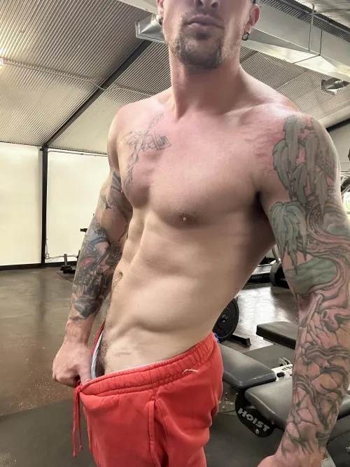 Thumbnail Attention for a Show: Engage with AtlasGaines | hotguyswithtattoos