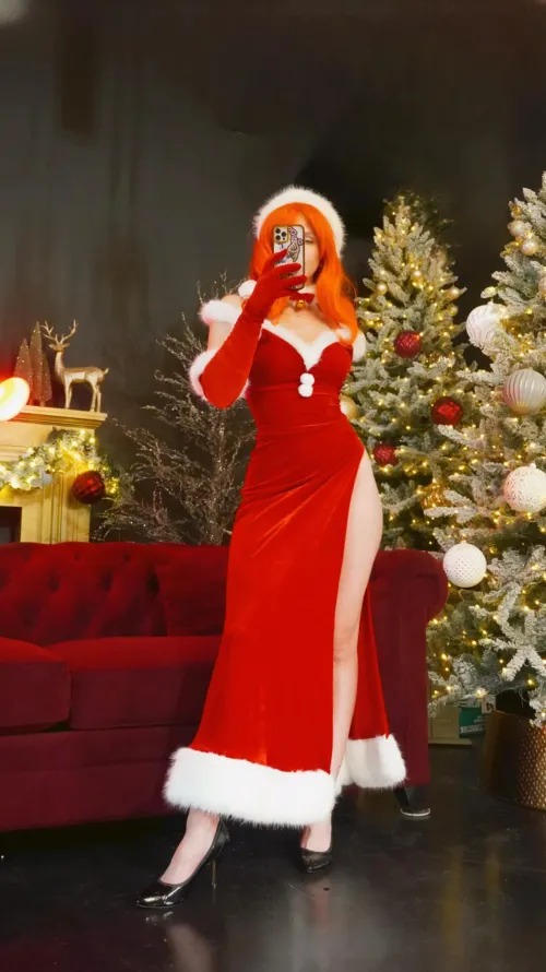 Thumbnail Christmas Nami Cosplay by Fypwaifu: A Festive Treat