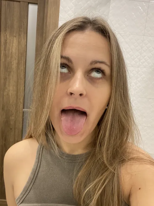 Thumbnail HelenRogerss Loves to Make You Horny in RealAhegao