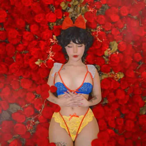 Thumbnail Snow White Cosplay: Fantasy World Reveal by kaichumchum in cosplaygirls