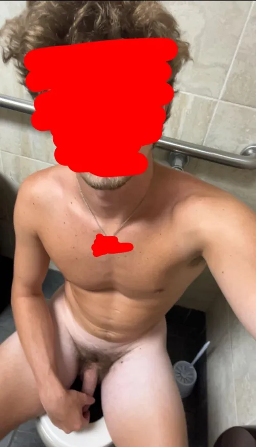 Thumbnail Frat Bro Alert! 20 and Ready for Connections