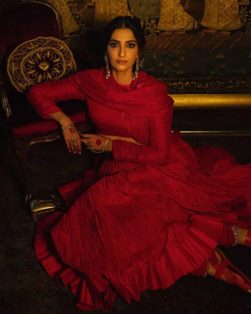 Thumbnail Celebrating Sonam Kapoor's Radiance | Author: eagleyeop | gentlemanboners