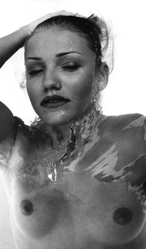 Thumbnail Cameron Diaz's Captivating Allure | Low_Recording_2549's celebnsfw Gaze