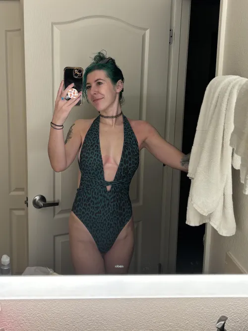 Thumbnail Siren's Kiss in a Bodysuit - sirenskiss3 Captures It All in a MirrorSelfie