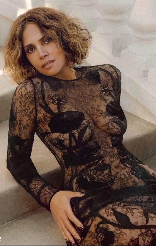 Thumbnail Spotlight on Halle Berry's Iconic Presence