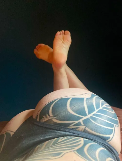 Thumbnail Hallux-Valgus-Vixen: Sweet Dreams Handsome - ButtsAndBareFeet