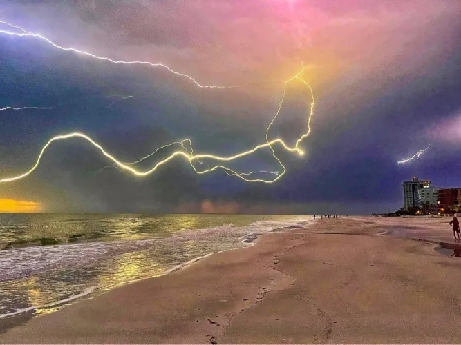 Thumbnail Beneficial_Jump2291: Serenity at Clearwater Beach, Florida