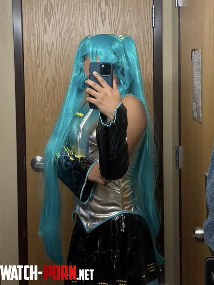 Hows my miku cosplay  by WonderfulAd5300