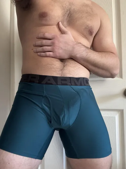 Thumbnail Seeking a Hand: Hung-n-Fun's Story at Age 28 - Bulge Confession