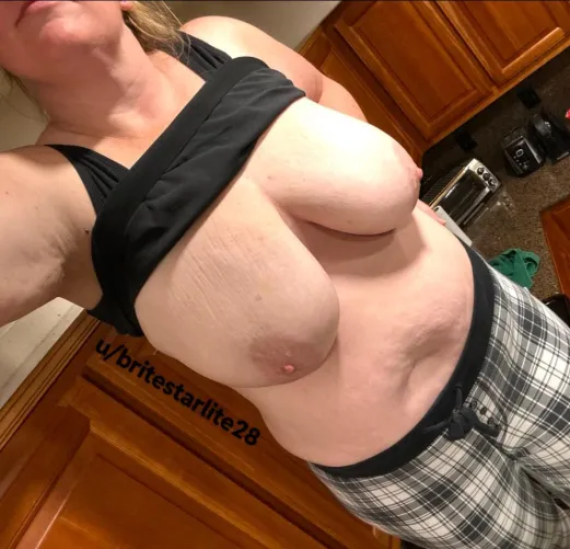 Thumbnail britestarlite28 Seeks Help for 'Cleaning the Top of Cabinets' - Big Areolas Fun