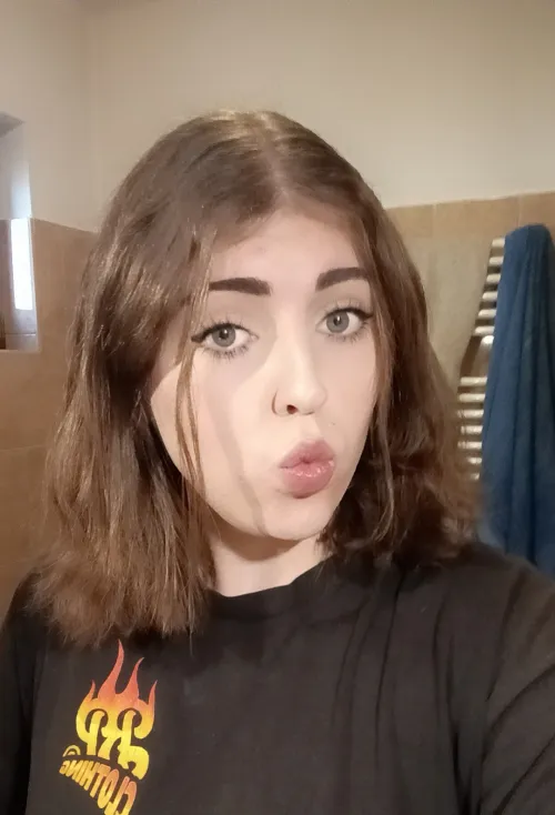 Thumbnail Hair Play Love: Chloeefoox's Personal Style in femboy