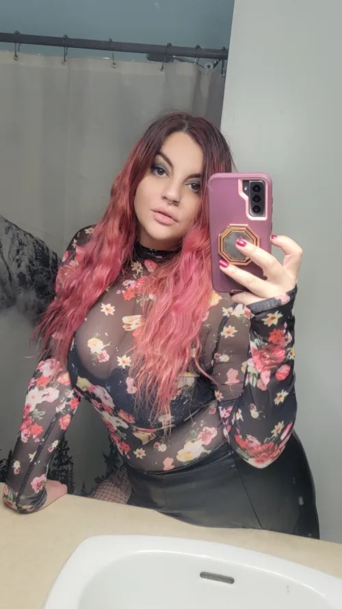 Thumbnail Turning Heads at the Vineyard - SugarBellz's MirrorSelfie Story