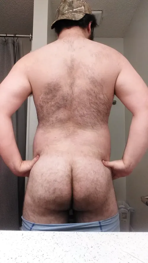 Thumbnail Discover the Beefy Hairy Country Boy Ass with ottergaymer18