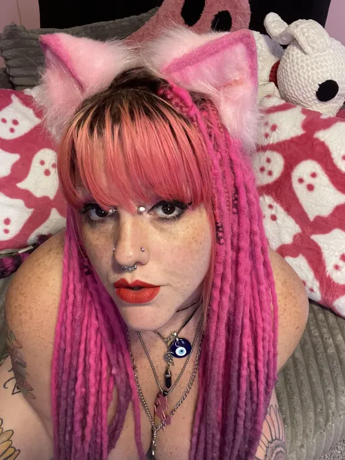 Thumbnail Exploring Neon Beauty: Demonqueenxoxo's Pink Delight