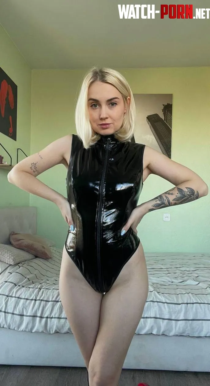 You know what it means when I put on latex It means youre about to be punished by JennasJubilee