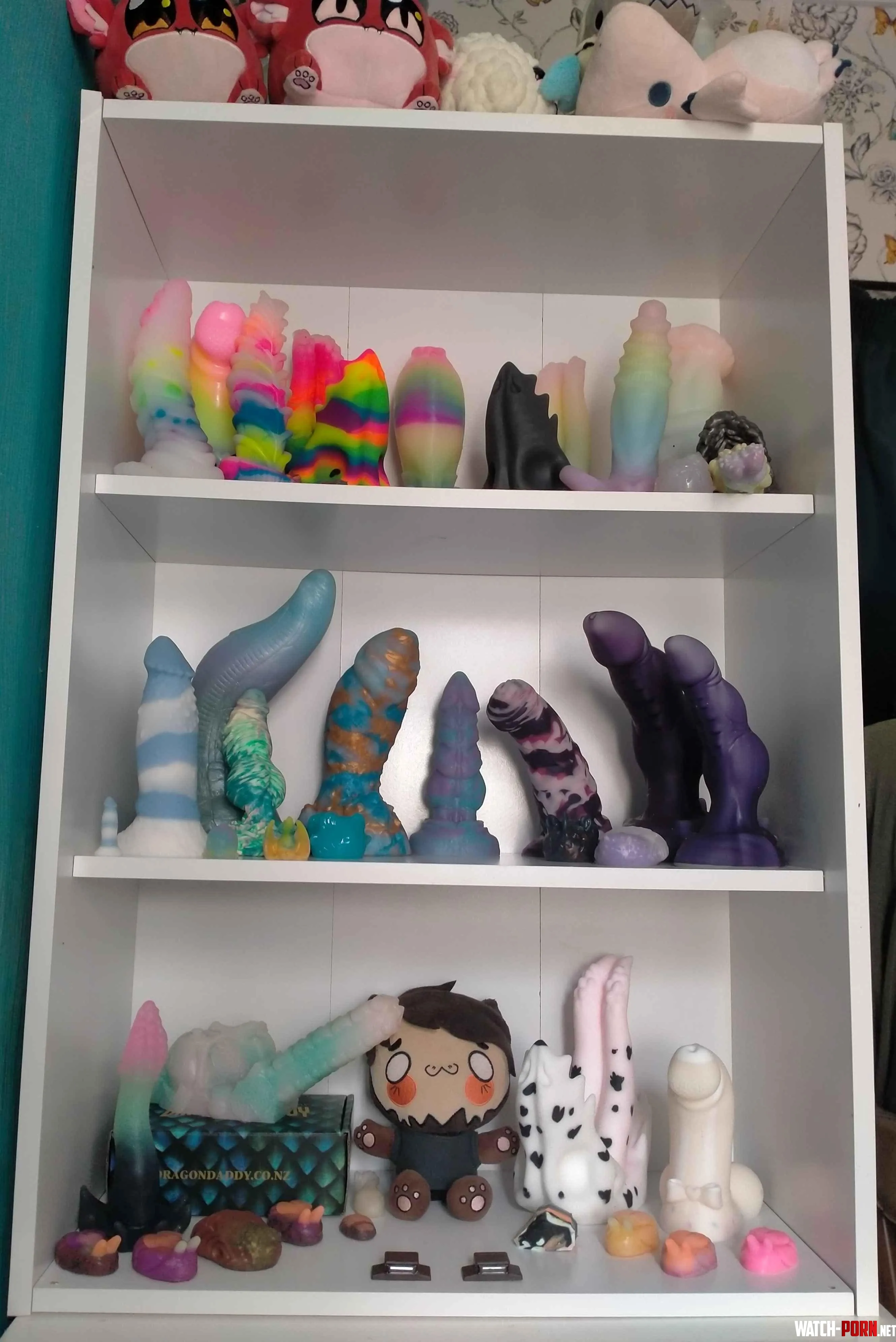 Peen shelf I love my collection so much they are all so pretty I have more just need to find them by Electrical-Ad364