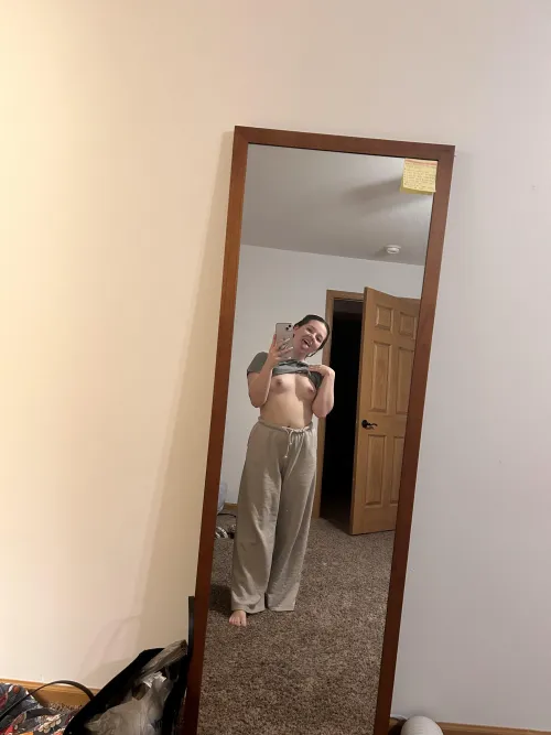 Thumbnail Discover 'Just a Little Tit Flash' by baileyjlovesfeet in MirrorSelfie