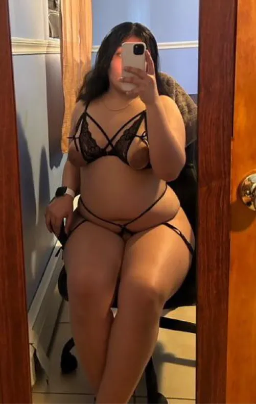 Thumbnail Skinny Bitches or Thick Mexican Mami: A Love Dilemma in Mexicana