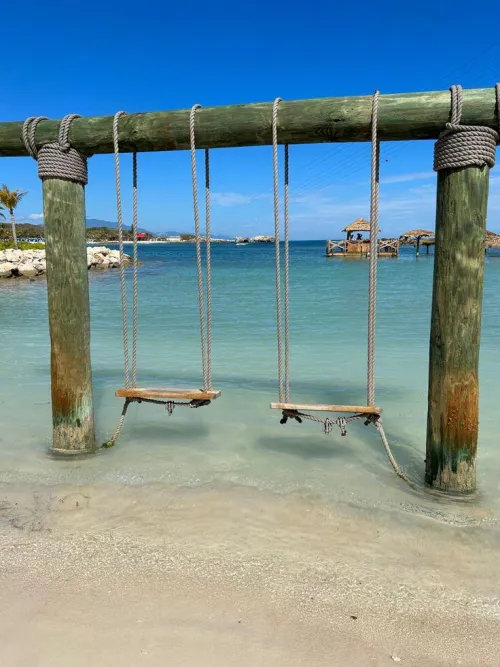 Thumbnail Caribbean Swings: colapepsikinnie Unveils Beach Secrets