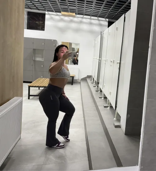 Thumbnail Crush Alert: quadsqueen at the Gym - Dive into the Sensuality