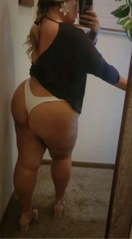 Thumbnail Hump Day Delight: AzulaRaven's Booty Queen Show - booty_queens Magic